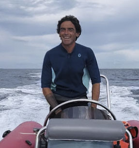 oscar gonzalez-quevedo es capitán de yate y patrón portuario El capitán de yate Óscar González-Quevedo durante uno de sus excursiones por el mar en Cabo de Gata